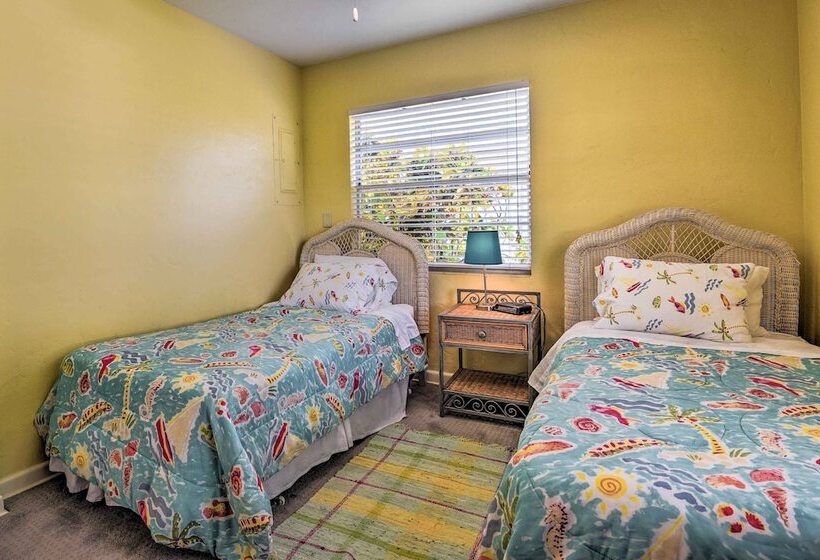 Charming Nokomis Home: Walk To Beach!