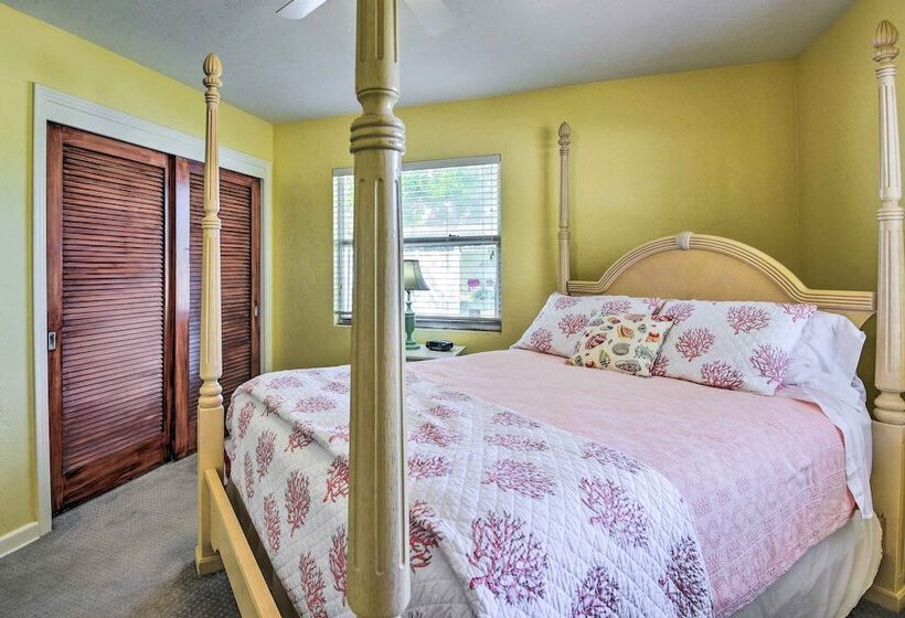 Charming Nokomis Home: Walk To Beach!