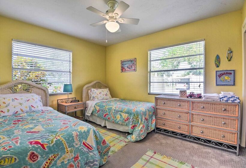 Charming Nokomis Home: Walk To Beach!