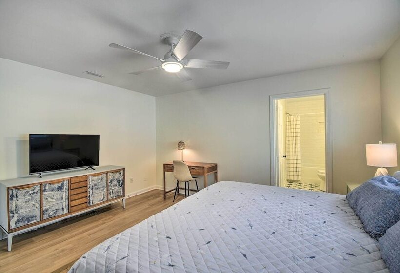 North Myrtle Beach Retreat: 3 Blocks To Beach