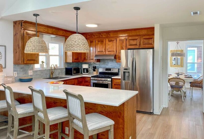 North Myrtle Beach Retreat: 3 Blocks To Beach