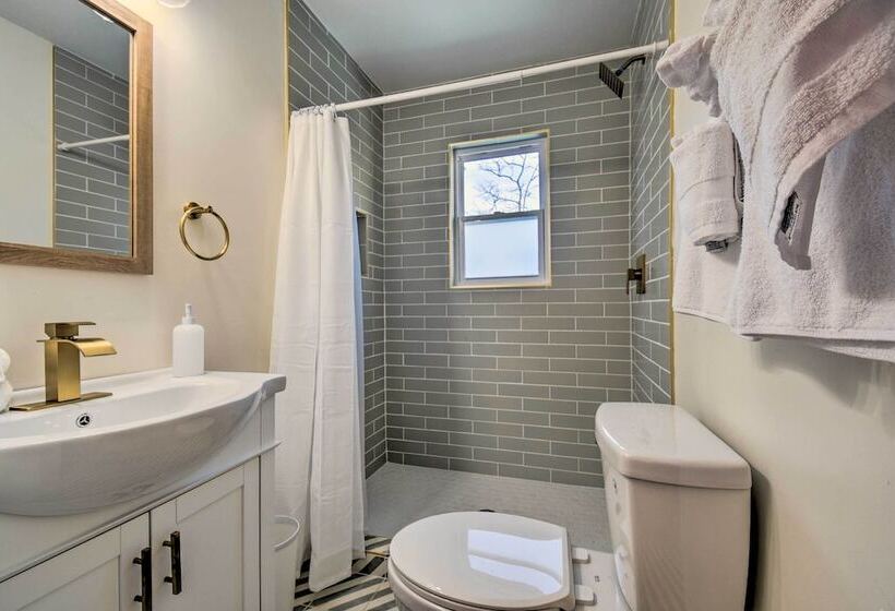 North Myrtle Beach Retreat: 3 Blocks To Beach