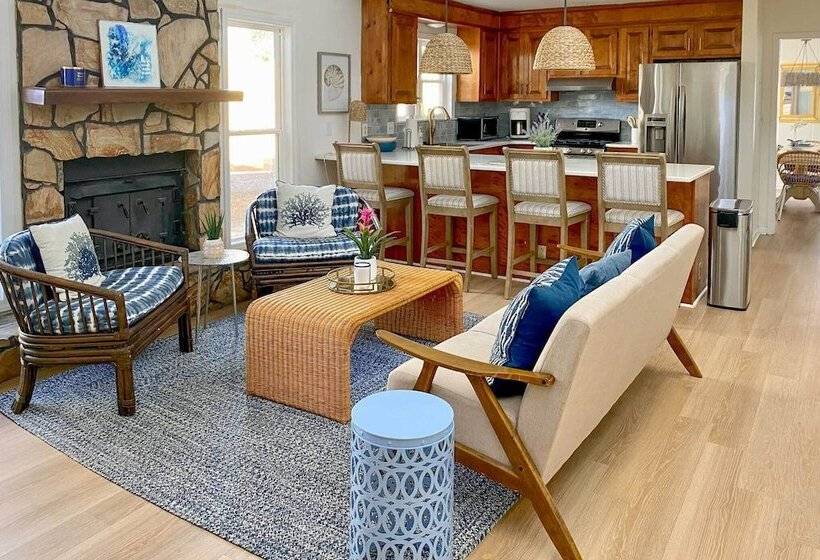 North Myrtle Beach Retreat: 3 Blocks To Beach