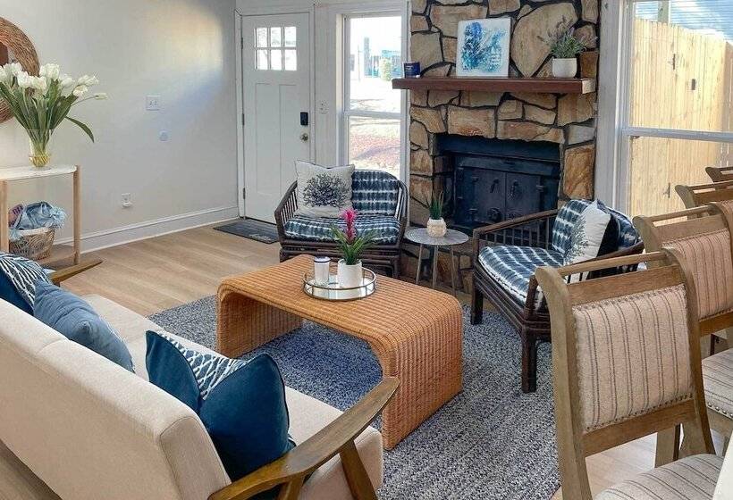 North Myrtle Beach Retreat: 3 Blocks To Beach