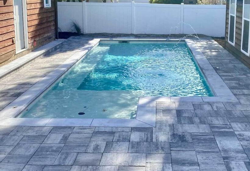 North Myrtle Beach Retreat: 3 Blocks To Beach