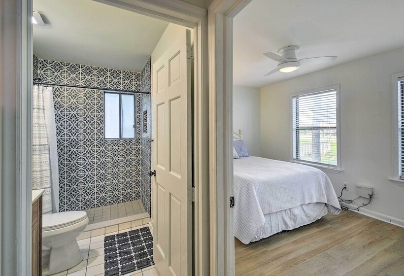 North Myrtle Beach Retreat: 3 Blocks To Beach