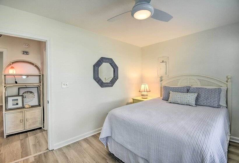 North Myrtle Beach Retreat: 3 Blocks To Beach