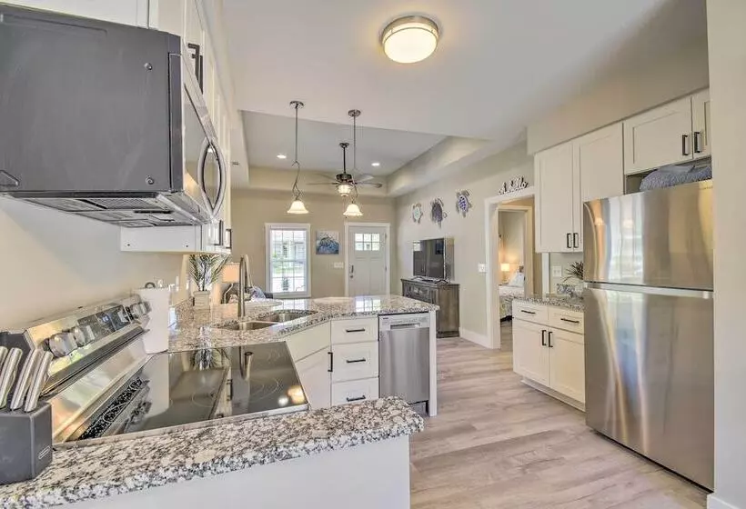 Ocean Isle Beach Home W/ Shared Lanai & Grill