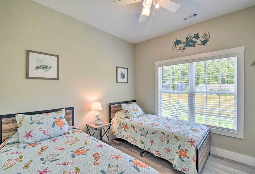 Ocean Isle Beach Home W/ Shared Lanai & Grill