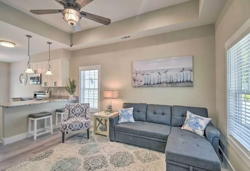 Ocean Isle Beach Home W/ Shared Lanai & Grill