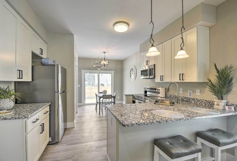 Ocean Isle Beach Home W/ Shared Lanai & Grill