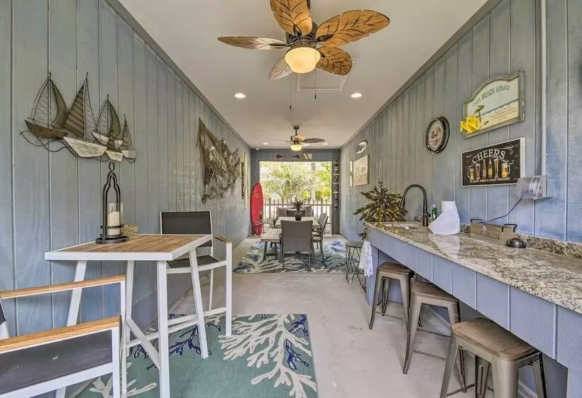 Ocean Isle Beach Home W/ Shared Lanai & Grill