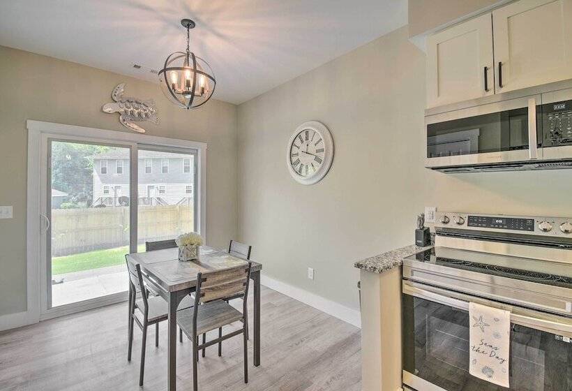 Ocean Isle Beach Home W/ Shared Lanai & Grill