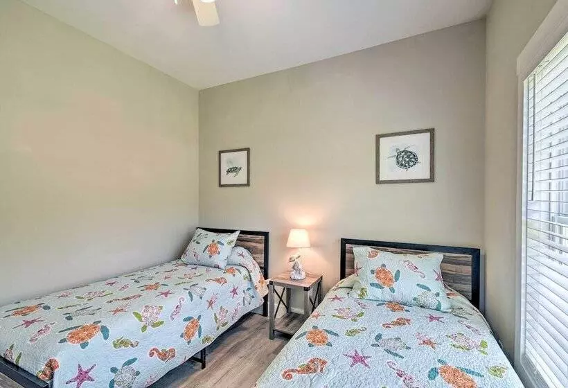 Ocean Isle Beach Home W/ Shared Lanai & Grill