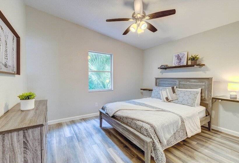 Peaceful Lady Lake Home W/ Screened In Porch!