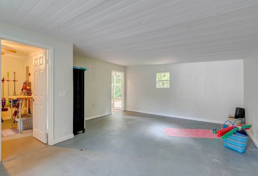 Peaceful Lady Lake Home W/ Screened In Porch!