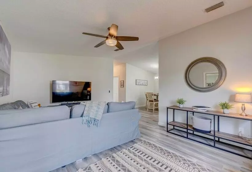 Peaceful Lady Lake Home W/ Screened In Porch!