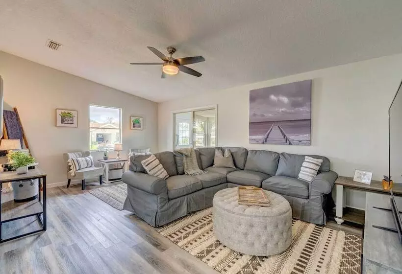 Peaceful Lady Lake Home W/ Screened In Porch!