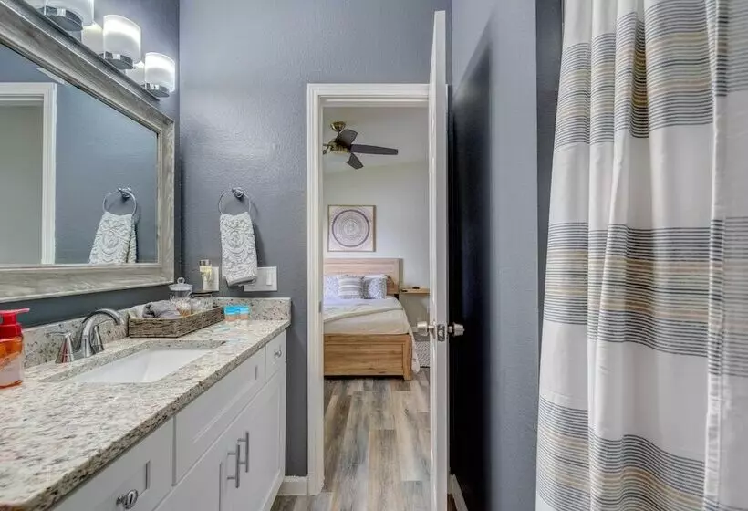 Peaceful Lady Lake Home W/ Screened In Porch!