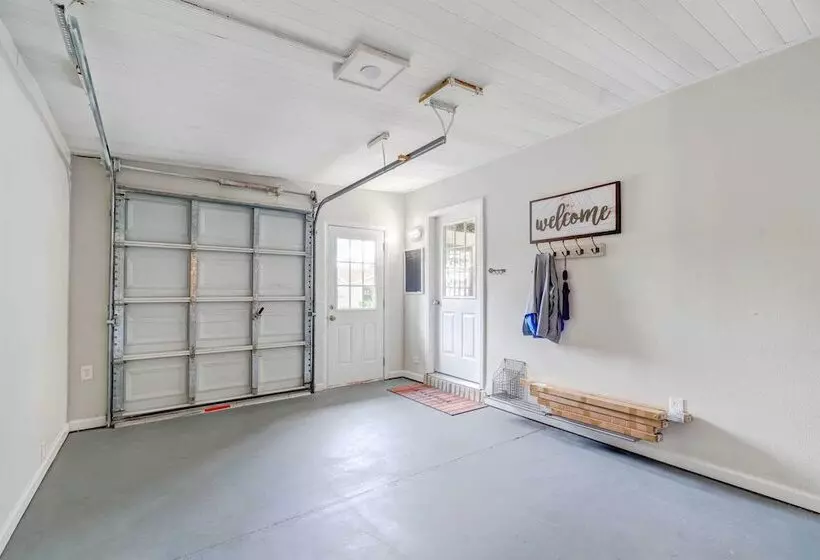 Peaceful Lady Lake Home W/ Screened In Porch!