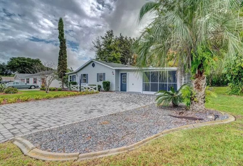 Peaceful Lady Lake Home W/ Screened In Porch!