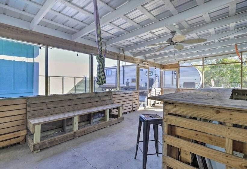 Pet Friendly Home W/ Deck   6 Mi To Cocoa Village!