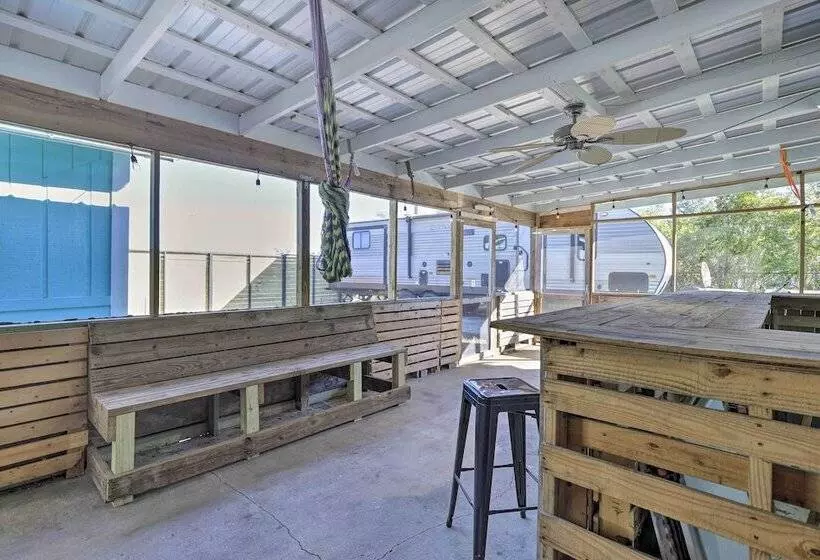Pet Friendly Home W/ Deck   6 Mi To Cocoa Village!