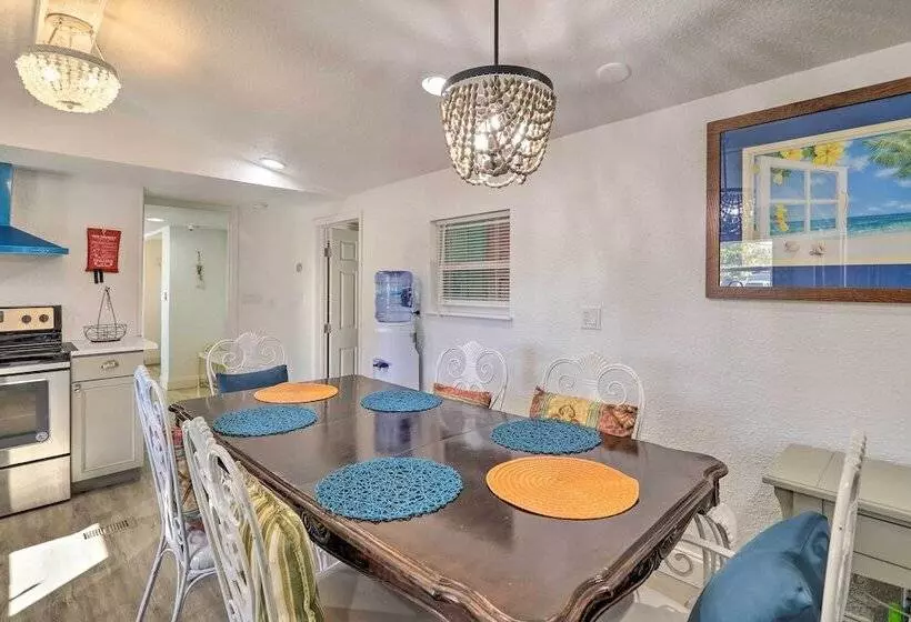 Pet Friendly Home W/ Deck   6 Mi To Cocoa Village!