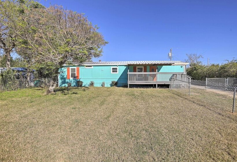 Pet Friendly Home W/ Deck   6 Mi To Cocoa Village!