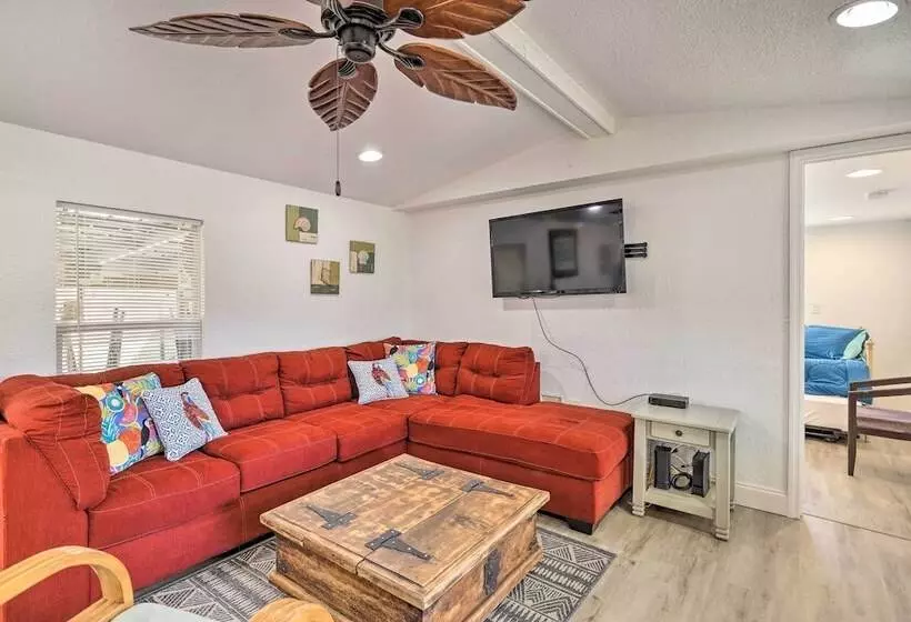 Pet Friendly Home W/ Deck   6 Mi To Cocoa Village!