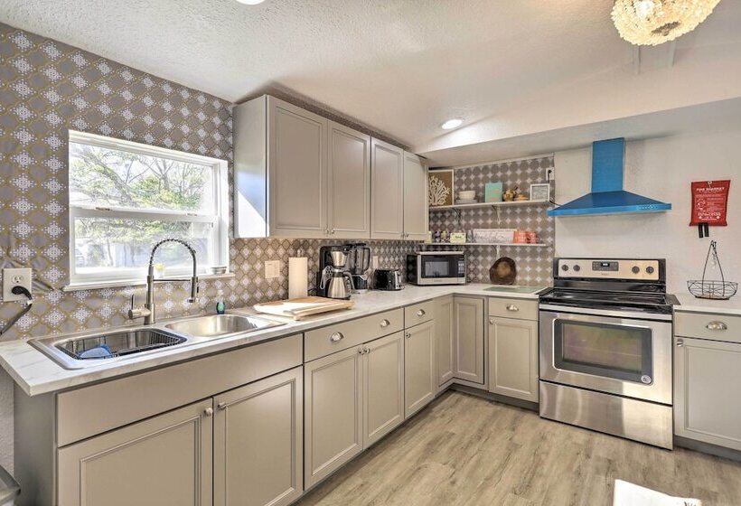 Pet Friendly Home W/ Deck   6 Mi To Cocoa Village!