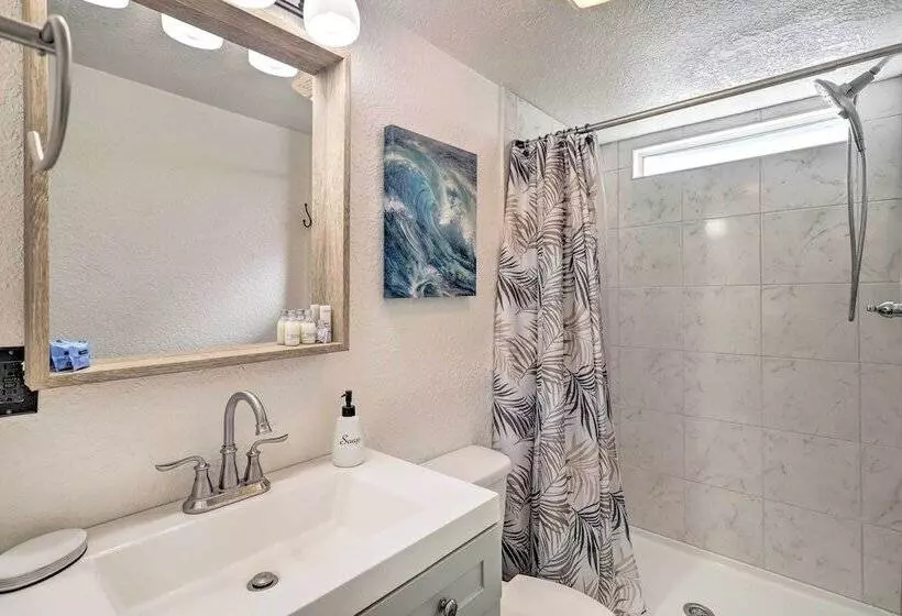 Pet Friendly Home W/ Deck   6 Mi To Cocoa Village!