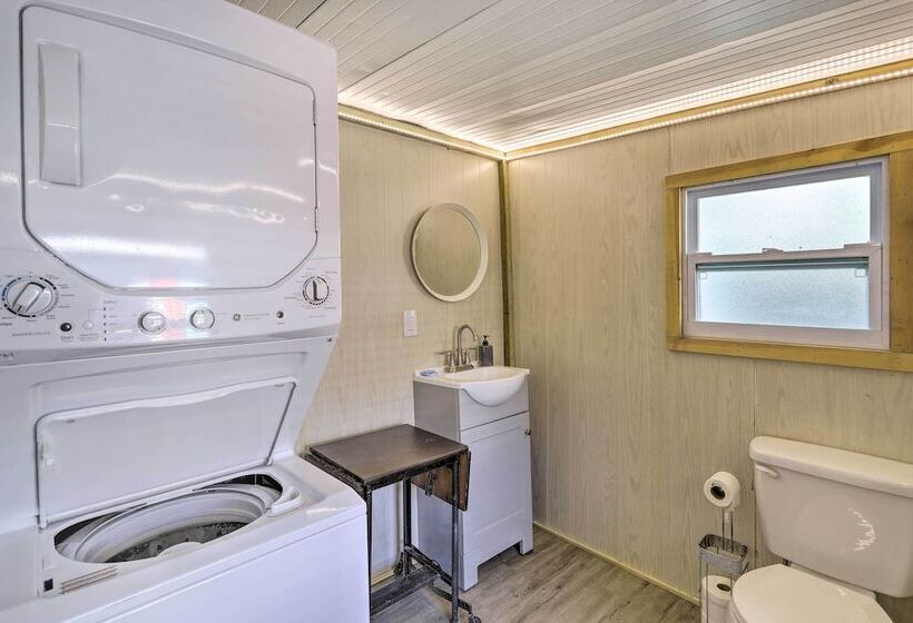 Pet Friendly Home W/ Deck   6 Mi To Cocoa Village!