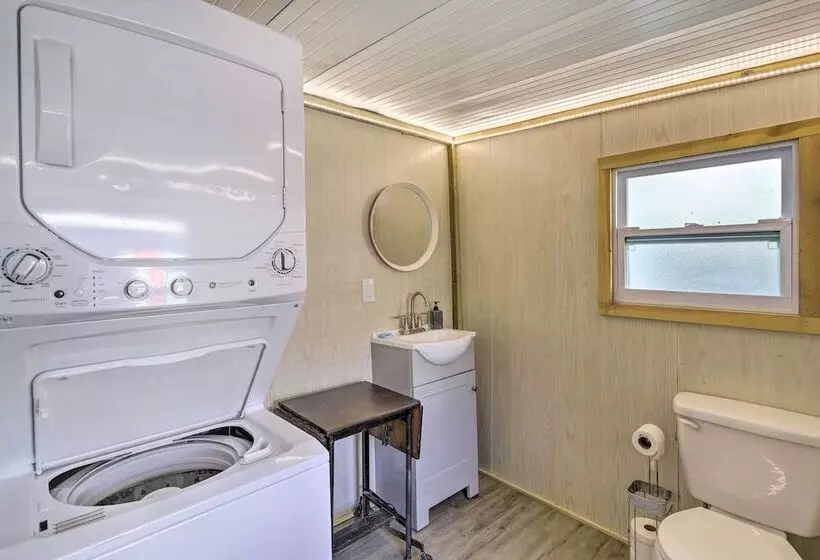 Pet Friendly Home W/ Deck   6 Mi To Cocoa Village!