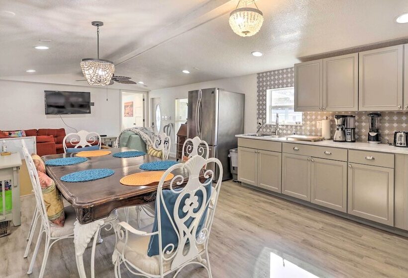 Pet Friendly Home W/ Deck   6 Mi To Cocoa Village!