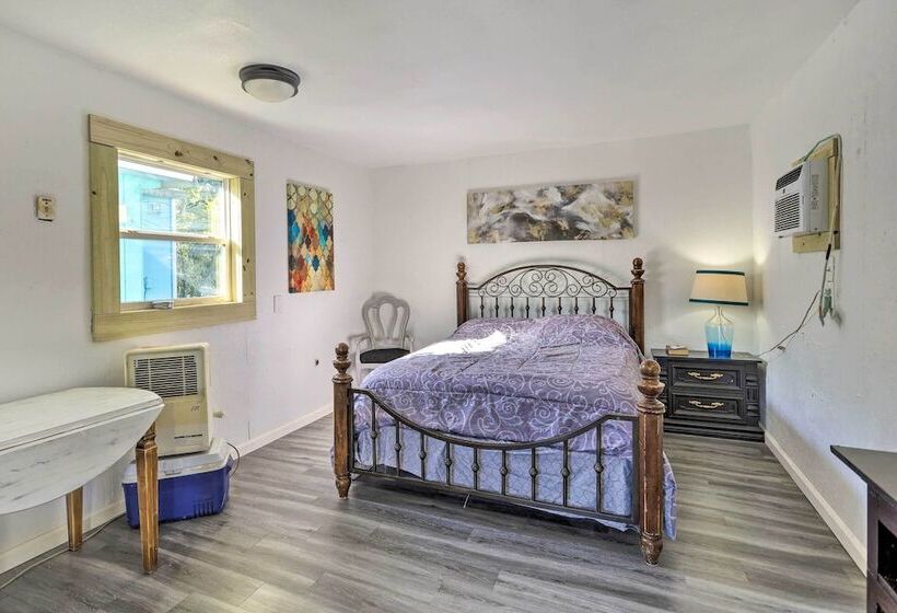 Pet Friendly Home W/ Deck   6 Mi To Cocoa Village!