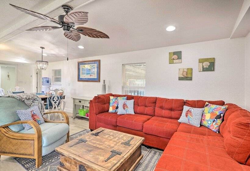 Pet Friendly Home W/ Deck   6 Mi To Cocoa Village!