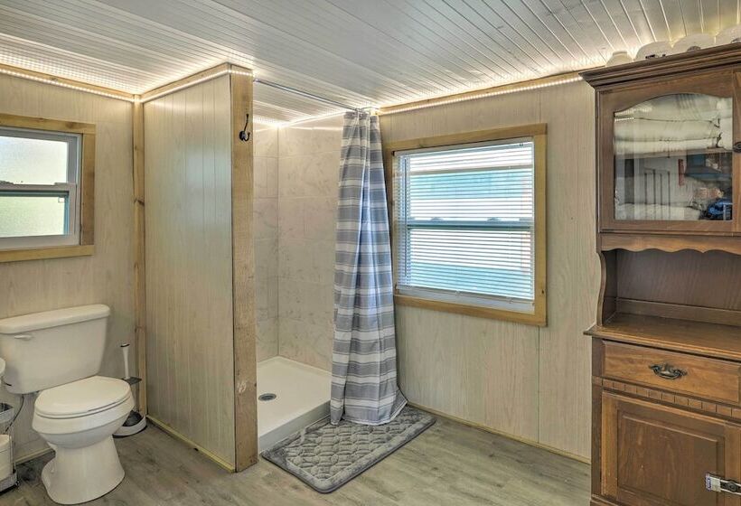 Pet Friendly Home W/ Deck   6 Mi To Cocoa Village!