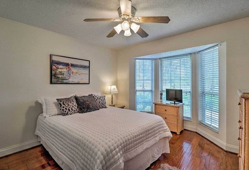 Pet Friendly Amelia Island Home ~ 1 Mi To Beach!