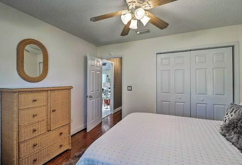 Pet Friendly Amelia Island Home ~ 1 Mi To Beach!