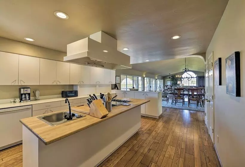 Working Vineyard & Private Pool: Villa In Plymouth