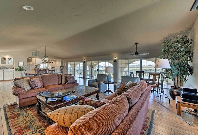 Working Vineyard & Private Pool: Villa In Plymouth