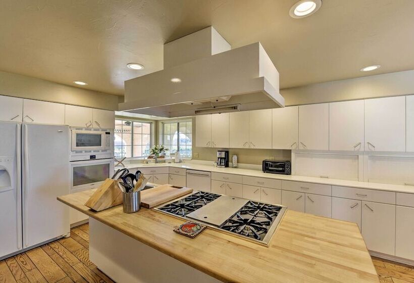 Working Vineyard & Private Pool: Villa In Plymouth