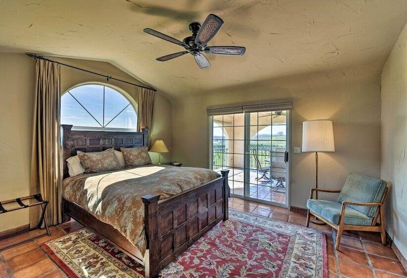 Working Vineyard & Private Pool: Villa In Plymouth