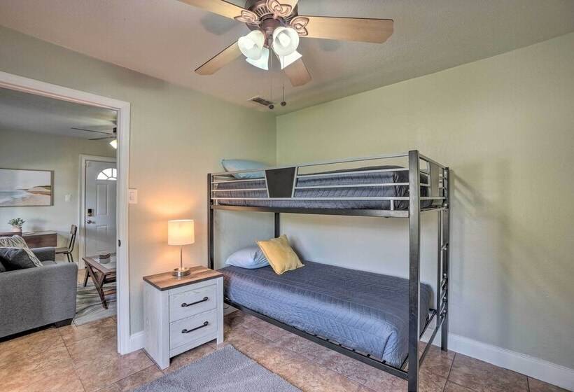 Poseidon S Place  ~ 1 Mi To Bucs Stadium!