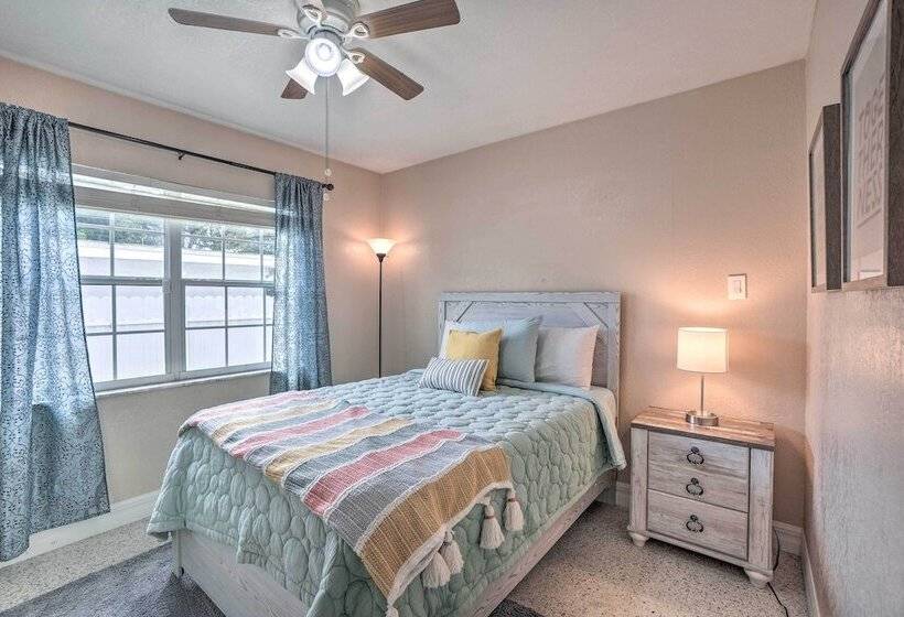 Poseidon S Place  ~ 1 Mi To Bucs Stadium!