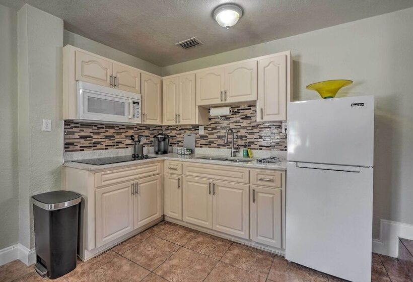 Poseidon S Place  ~ 1 Mi To Bucs Stadium!