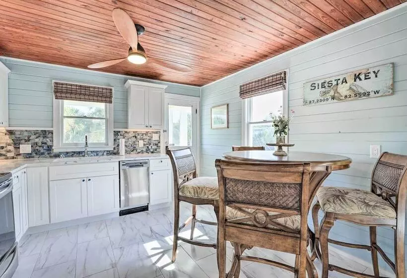 Siesta Key Village Home < Half Mi To Beach!