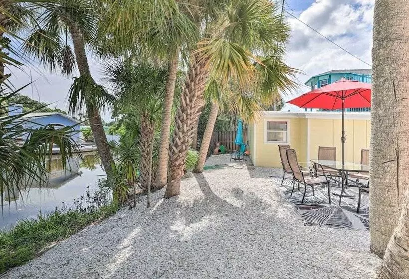 Siesta Key Village Home < Half Mi To Beach!