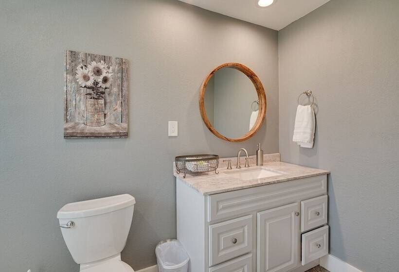 Spacious Arcadia Escape Near Public Boat Ramp